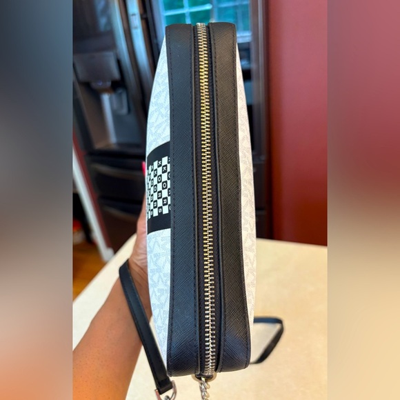 MICHAEL KORS NYC Jet Set Large Crossbody, EUC - Picture 6 of 11